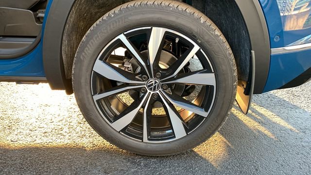 New 2025 Volkswagen Atlas Cross Sport SEL Premium R-Line image 25