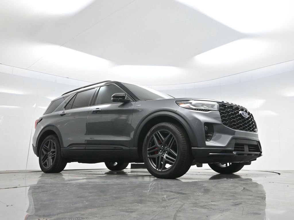 Used 2025 Ford Explorer ST-Line w/ Premium Package image 56