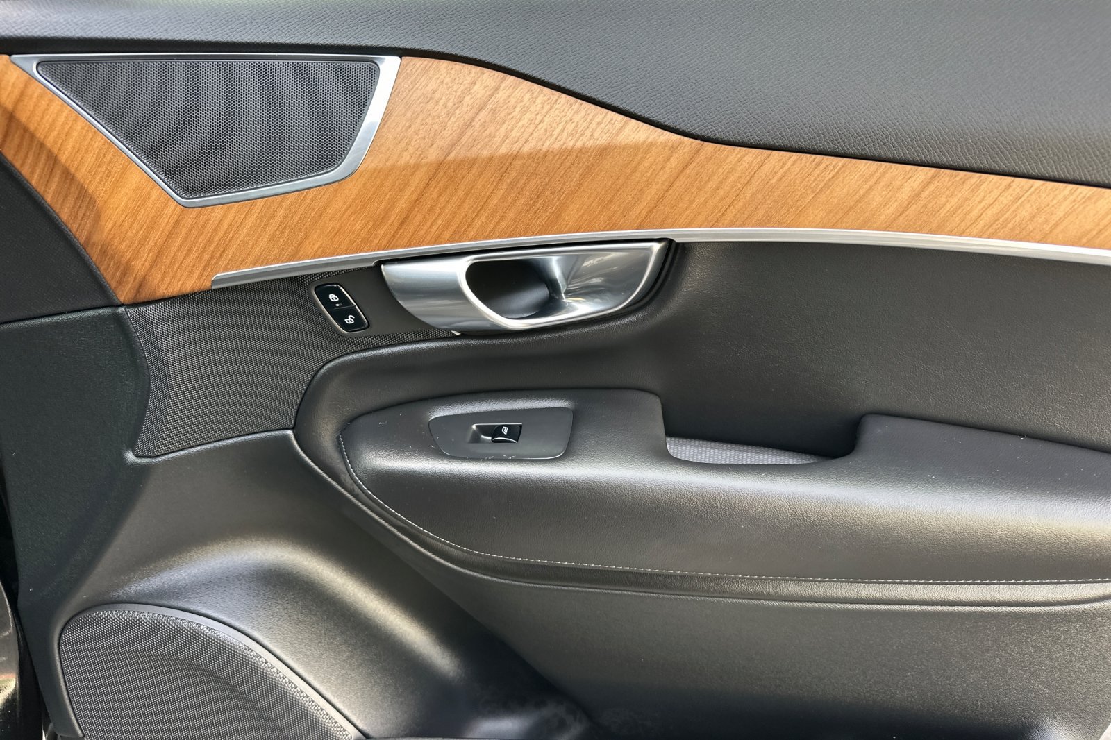 Certified 2025 Volvo XC90 B6 Plus AWD/4WD image 21