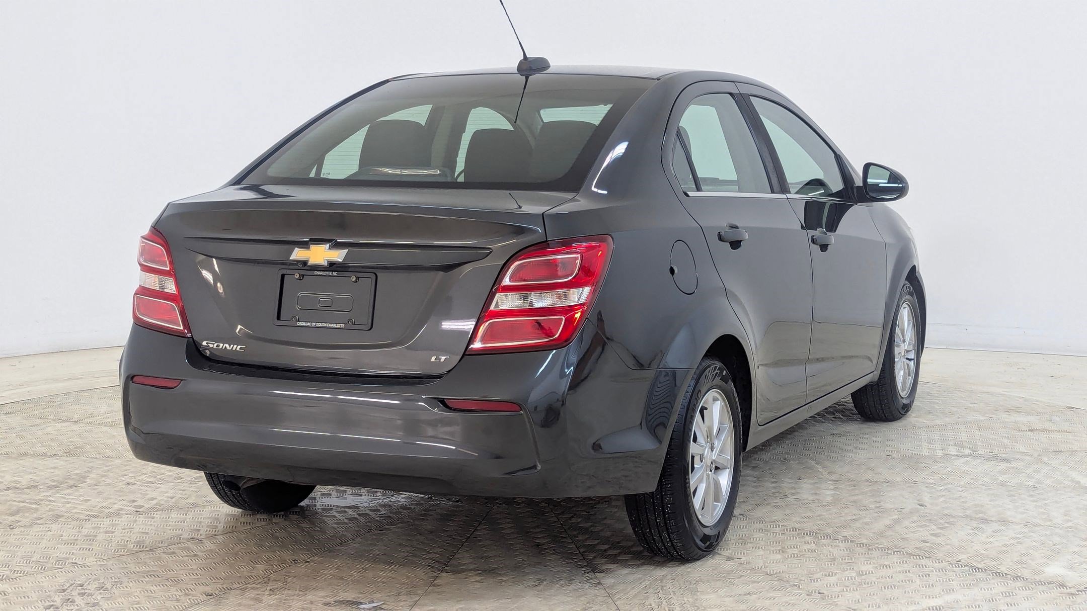 Used 2019 Chevrolet Sonic LT image 9