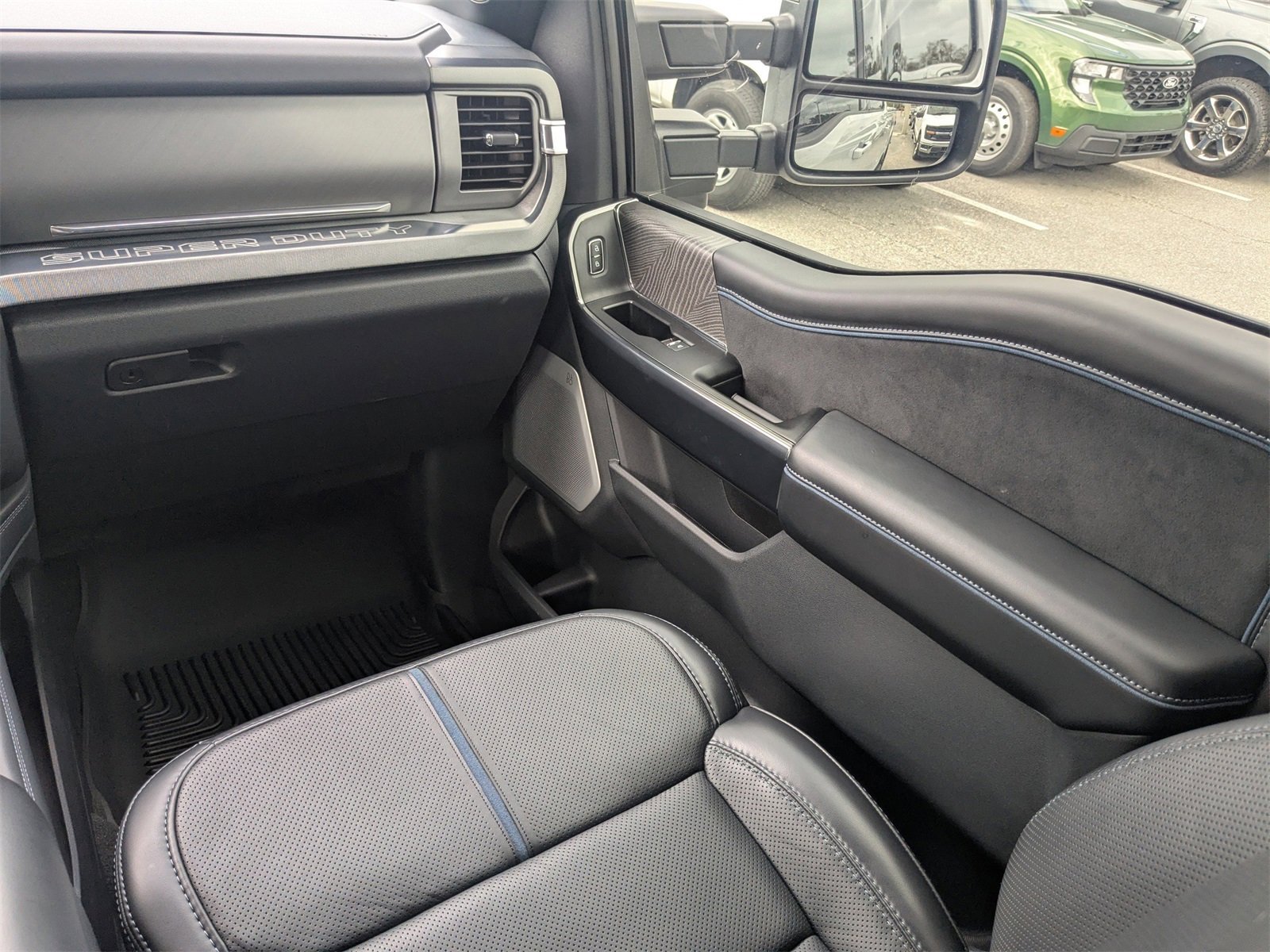 Used 2025 Ford F250 Platinum w/ FX4 Off-Road Package image 18