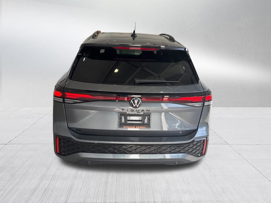 New 2025 Volkswagen Tiguan SE R-Line image 4
