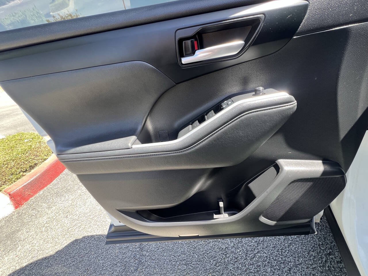 Used 2021 Toyota Highlander XSE FWD image 39