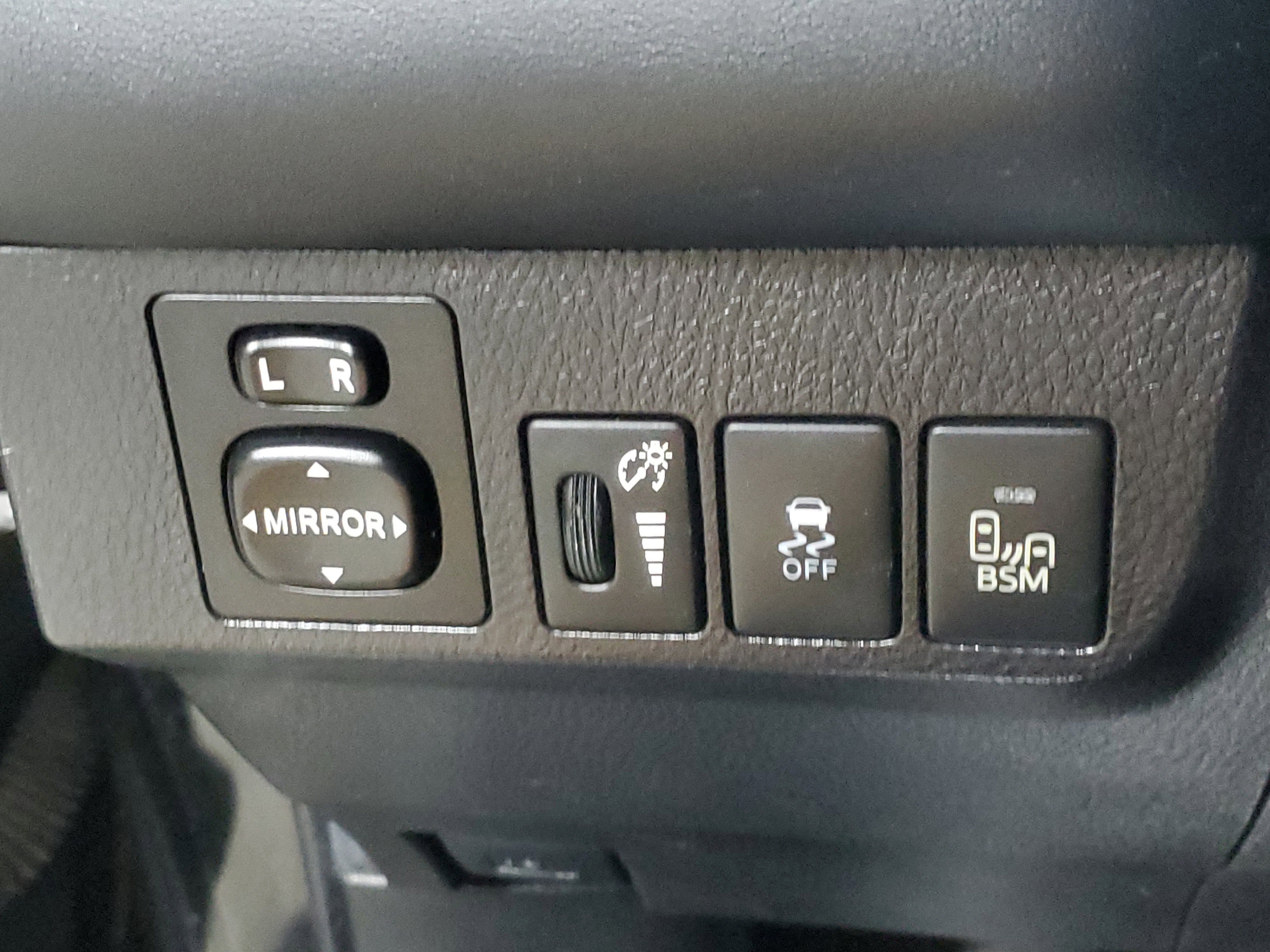 Used 2015 Toyota RAV4 Limited w/ Technology Package AWD/4WD image 22