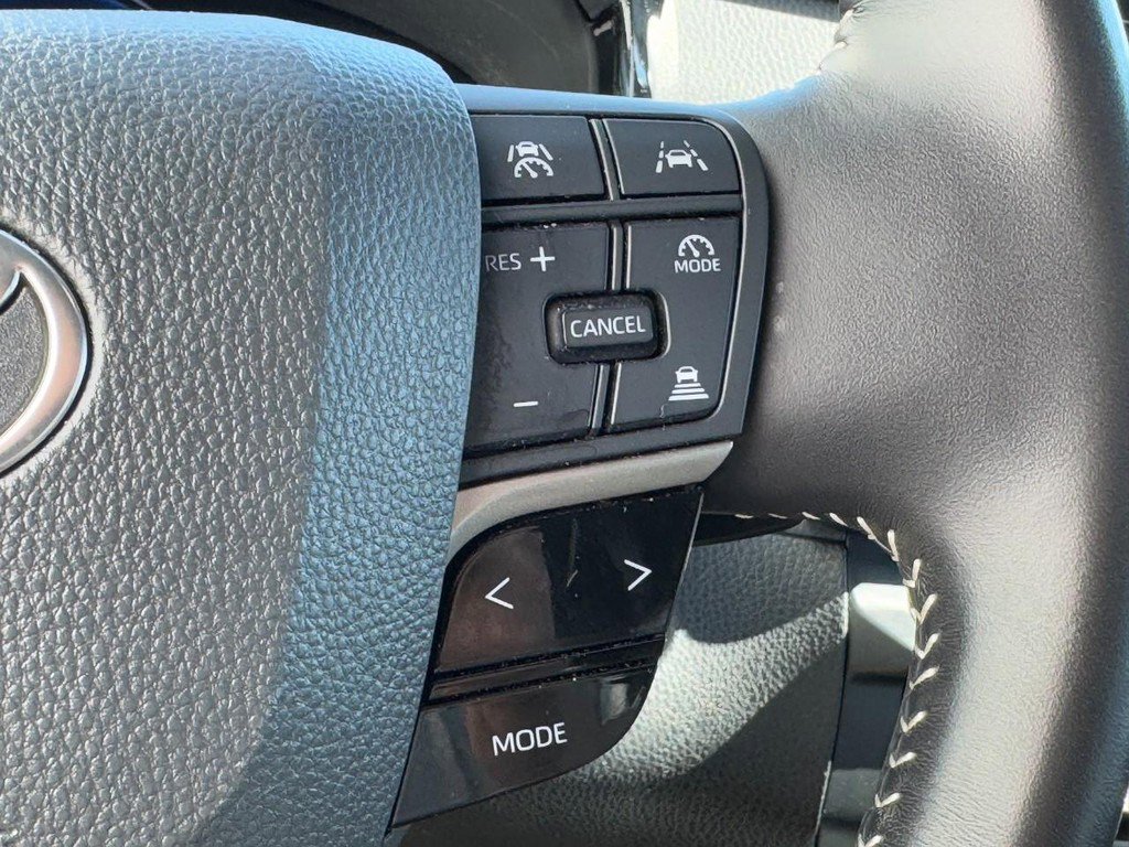 Used 2025 Toyota Camry Hybrid image 17