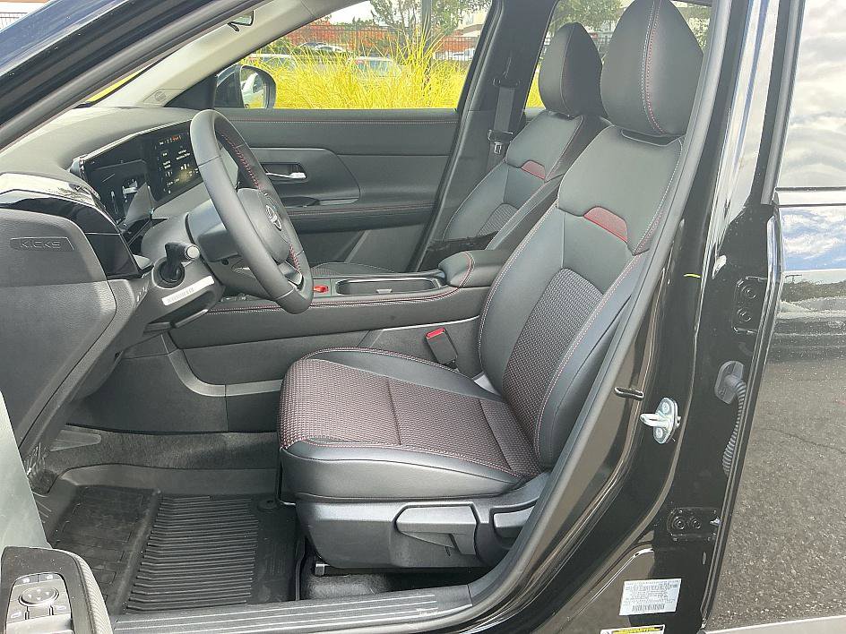 New 2025 Nissan Kicks SR image 12