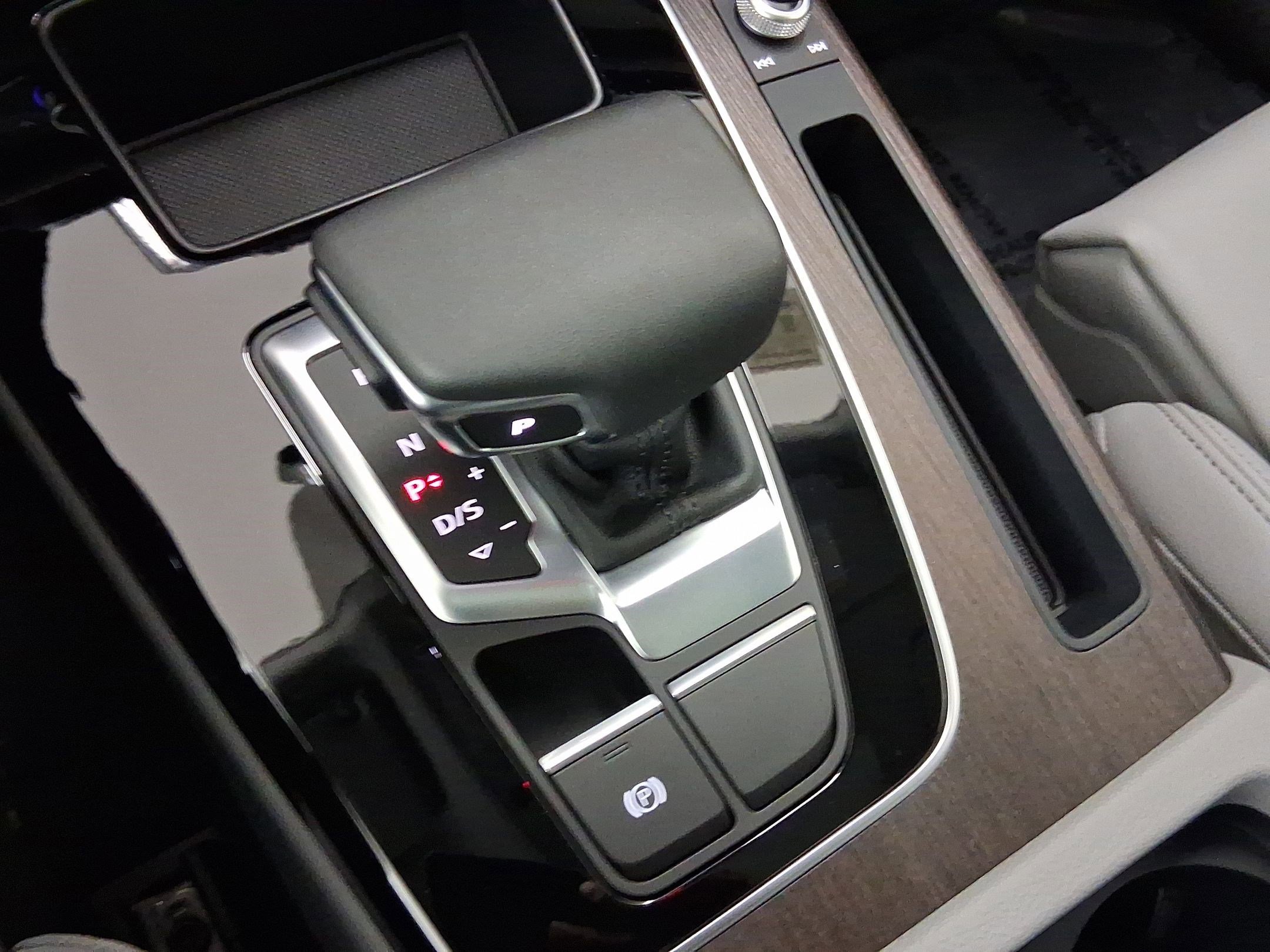 Used 2025 Audi Q5 e Premium image 15