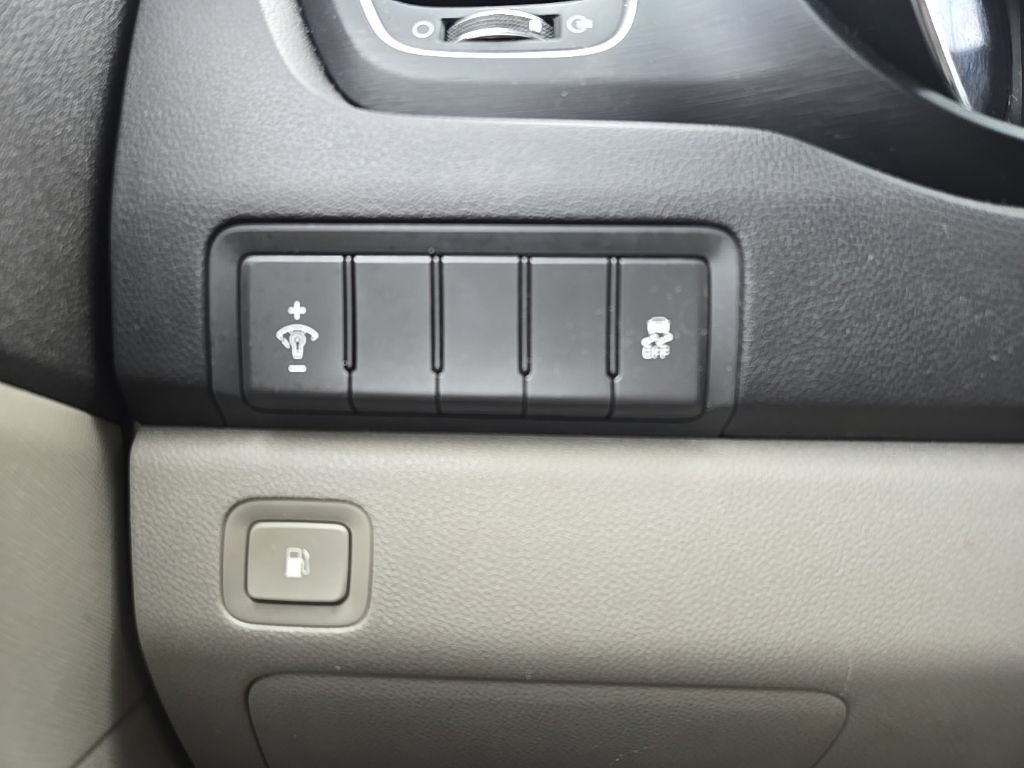 Used 2017 Kia Sedona LX w/ LX Essentials Premium Package FWD image 19