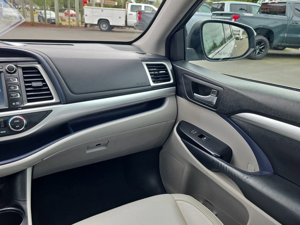 Used 2015 Toyota Highlander XLE AWD/4WD image 25
