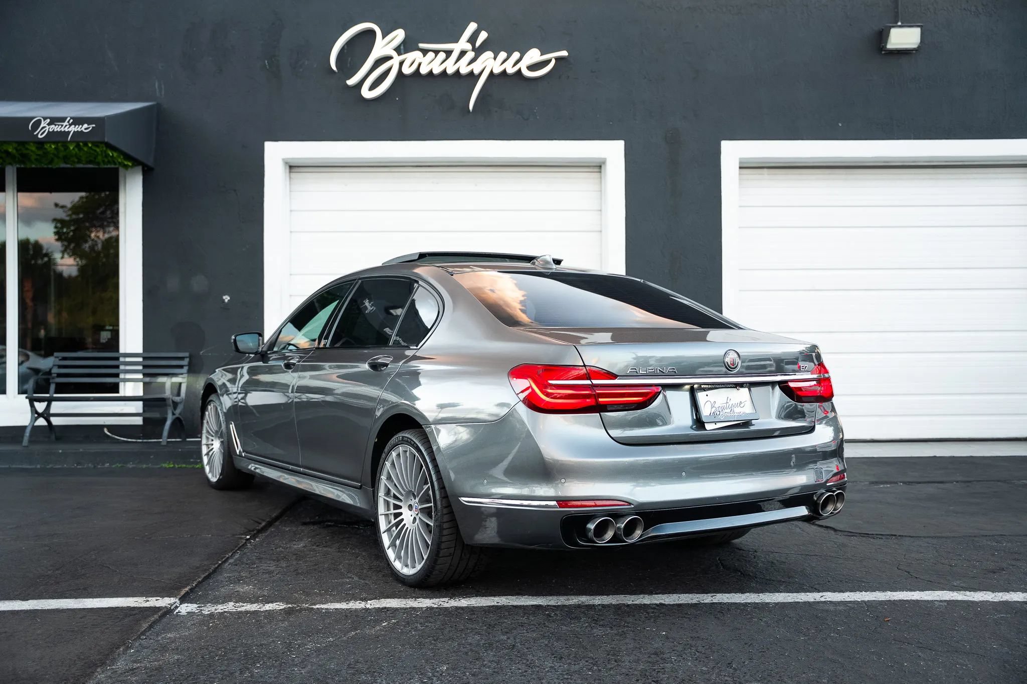 Used 2018 BMW ALPINA B7 xDrive w/ Luxury Rear Seating Package AWD/4WD image 4