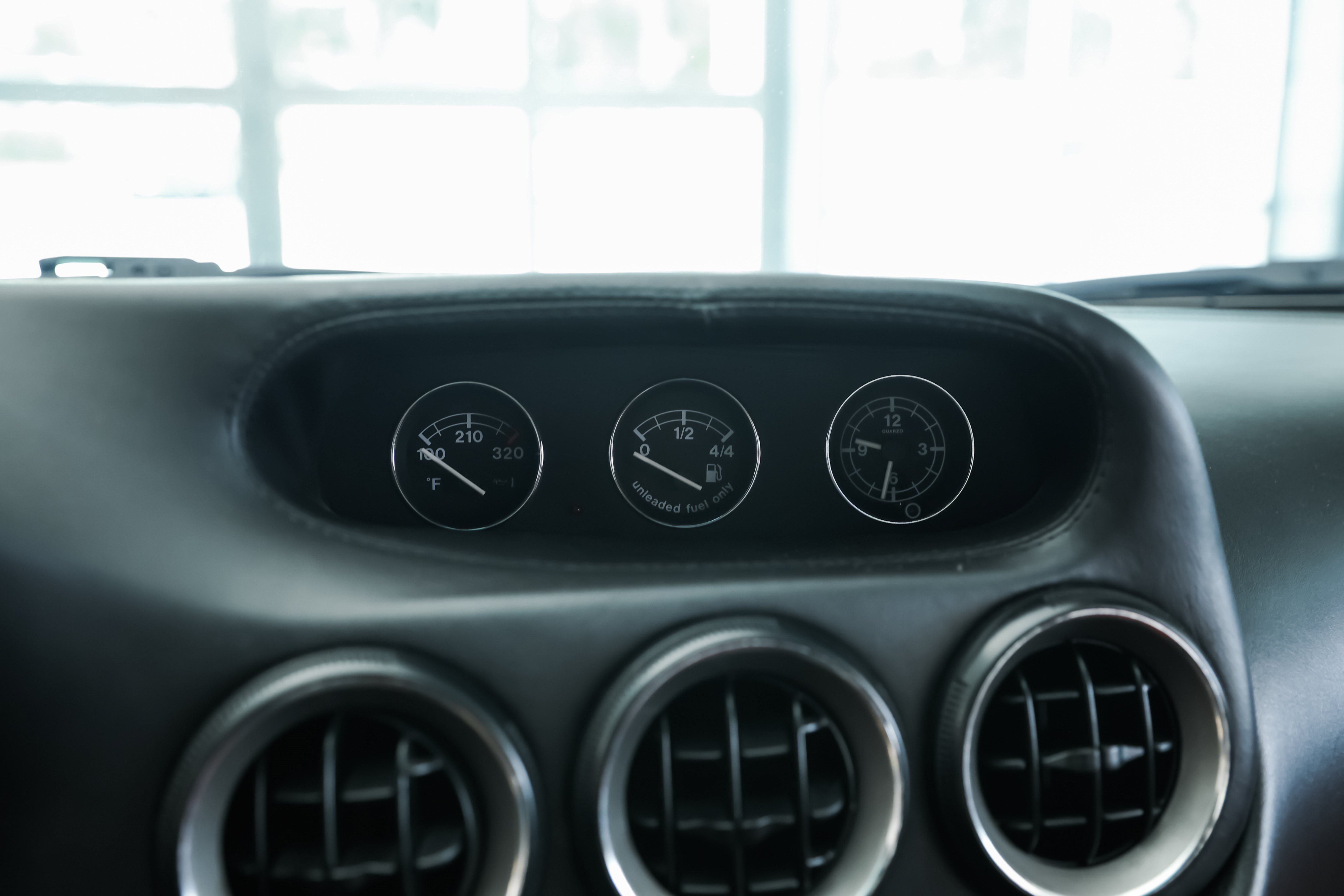 Used 1998 Ferrari 550 Maranello Coupe RWD image 31