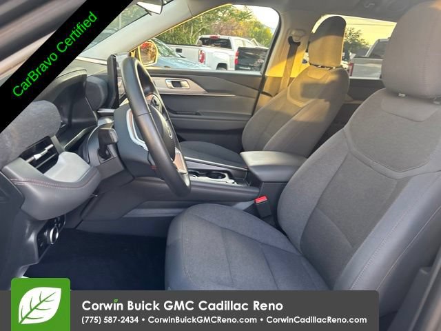 Used 2025 Ford Explorer Active AWD/4WD image 17