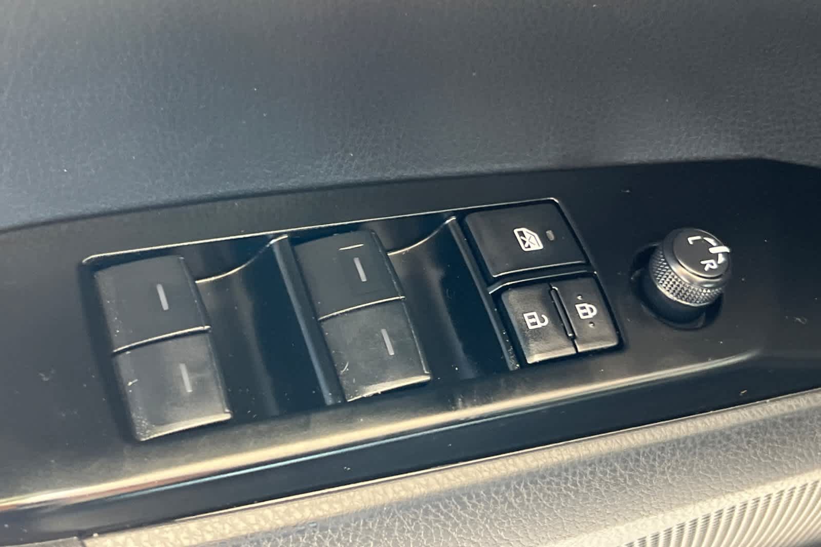 Used 2025 Toyota Camry SE FWD image 13