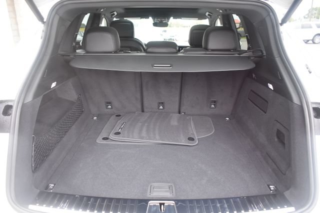Used 2026 Porsche Cayenne AWD/4WD image 44