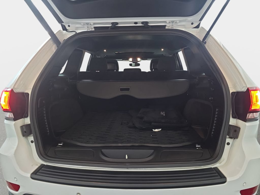 Used 2018 Jeep Grand Cherokee Laredo AWD/4WD image 14