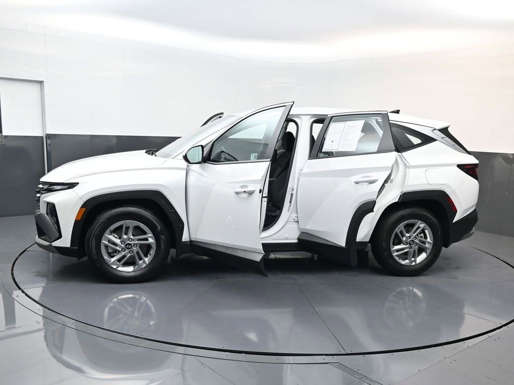 Certified 2025 Hyundai Tucson SE image 24