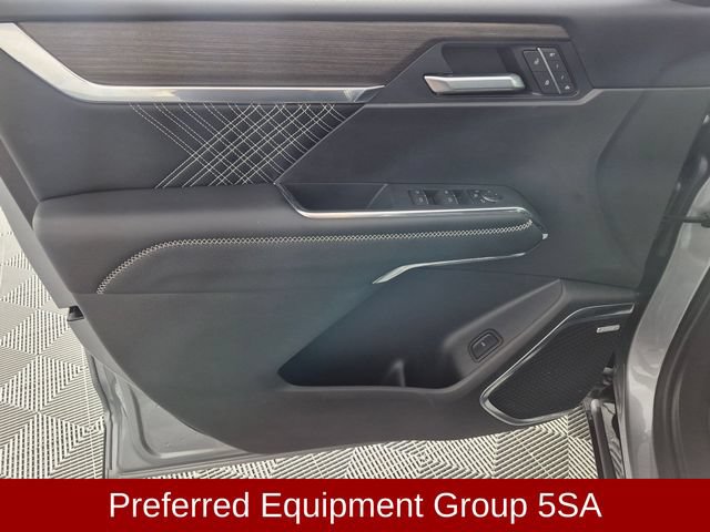 Used 2025 GMC Acadia Denali FWD image 11