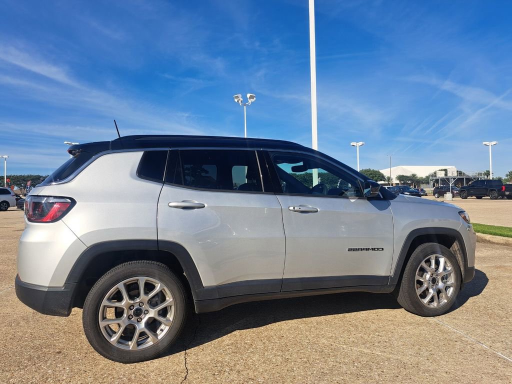 Used 2025 Jeep Compass Limited image 5