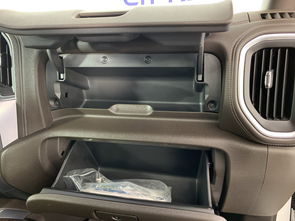 Used 2019 GMC Sierra 1500 SLT w/ SLT Premium Plus Package AWD/4WD image 40