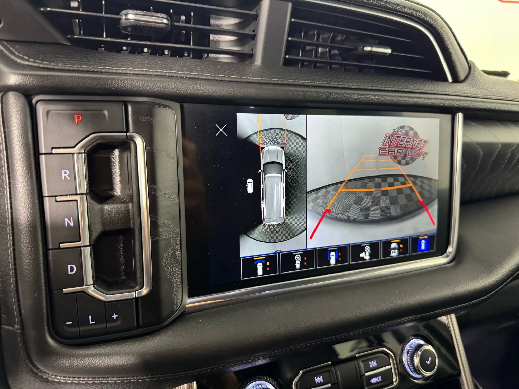 Used 2022 GMC Yukon Denali w/ Advanced Technology Package image 25