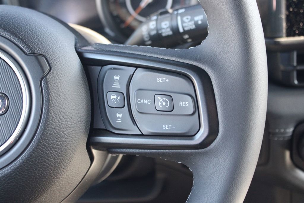 Used 2025 Jeep Wrangler Unlimited Rubicon w/ Technology Group image 18