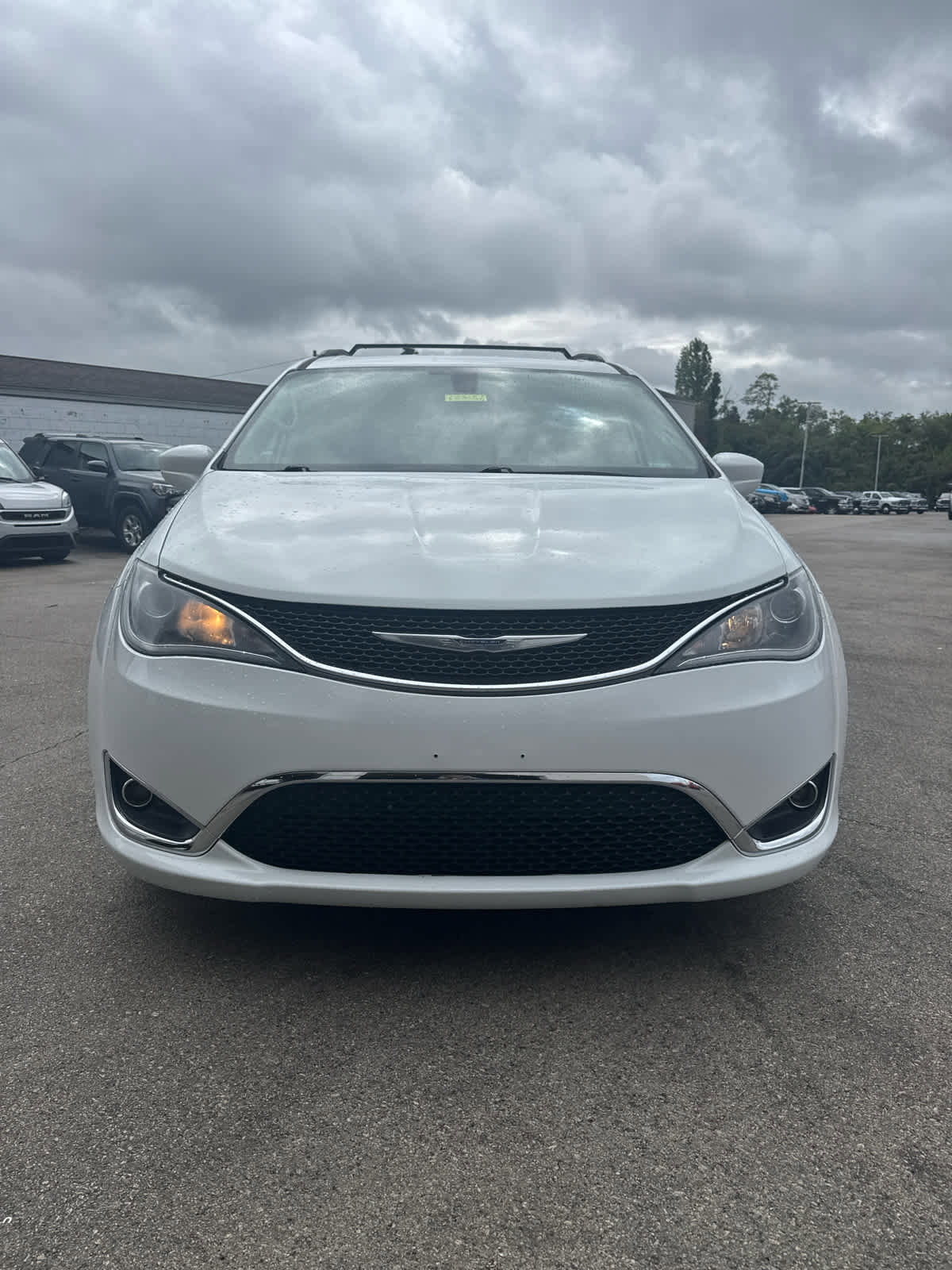 Used 2017 Chrysler Pacifica Touring-L image 20