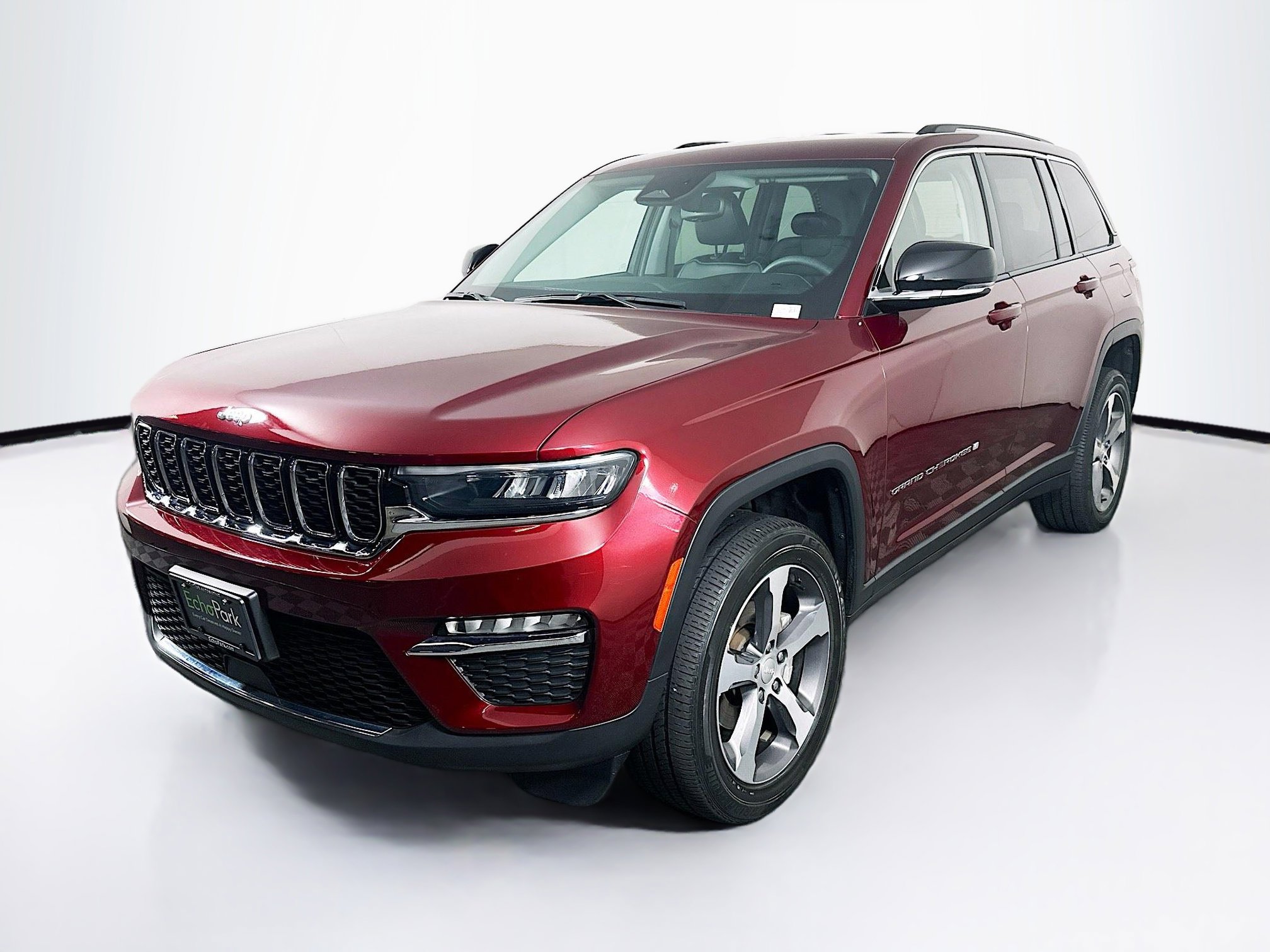Used 2023 Jeep Grand Cherokee Limited AWD/4WD image 3