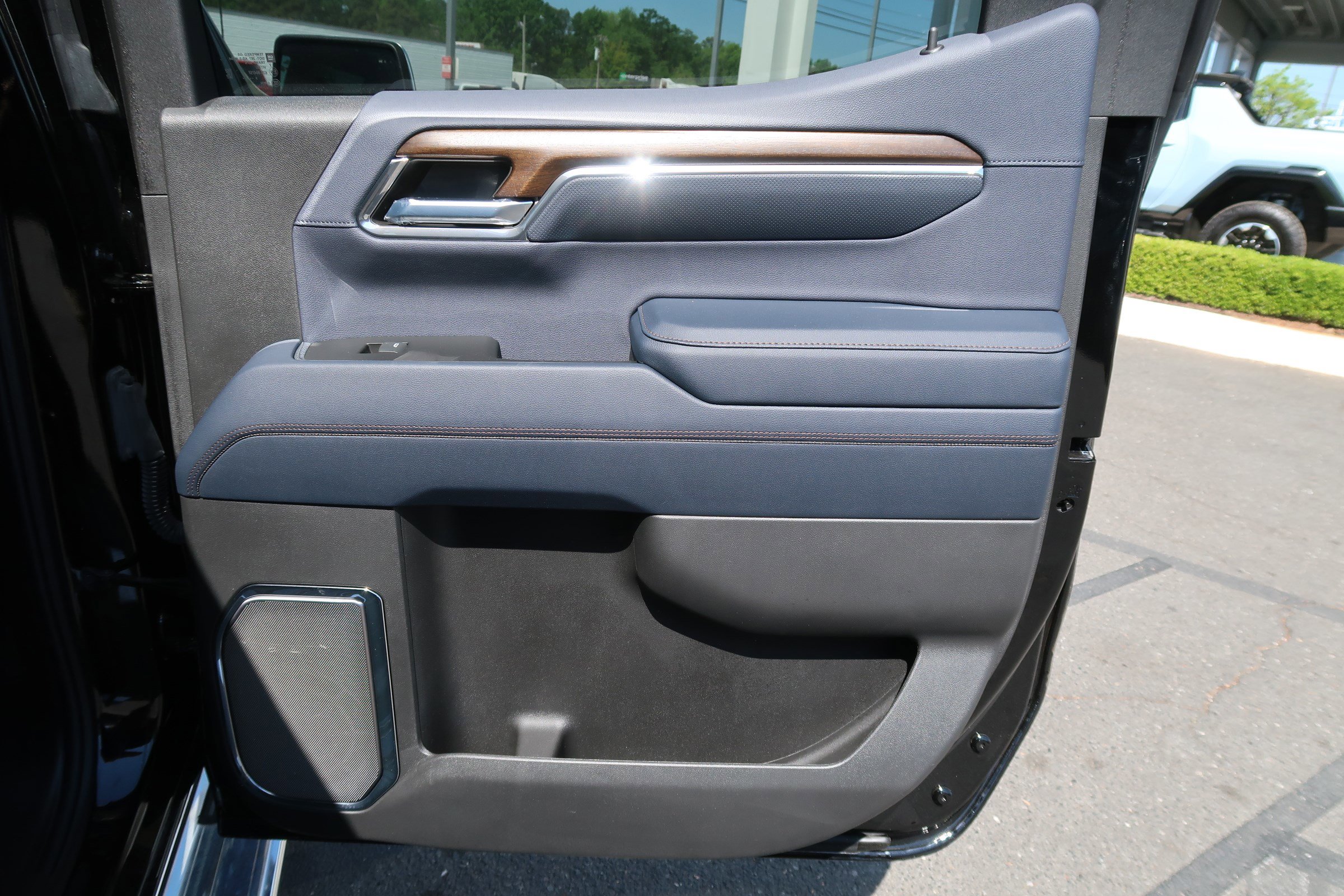 Certified 2024 Chevrolet Silverado 1500 High Country w/ Technology Package AWD/4WD image 37