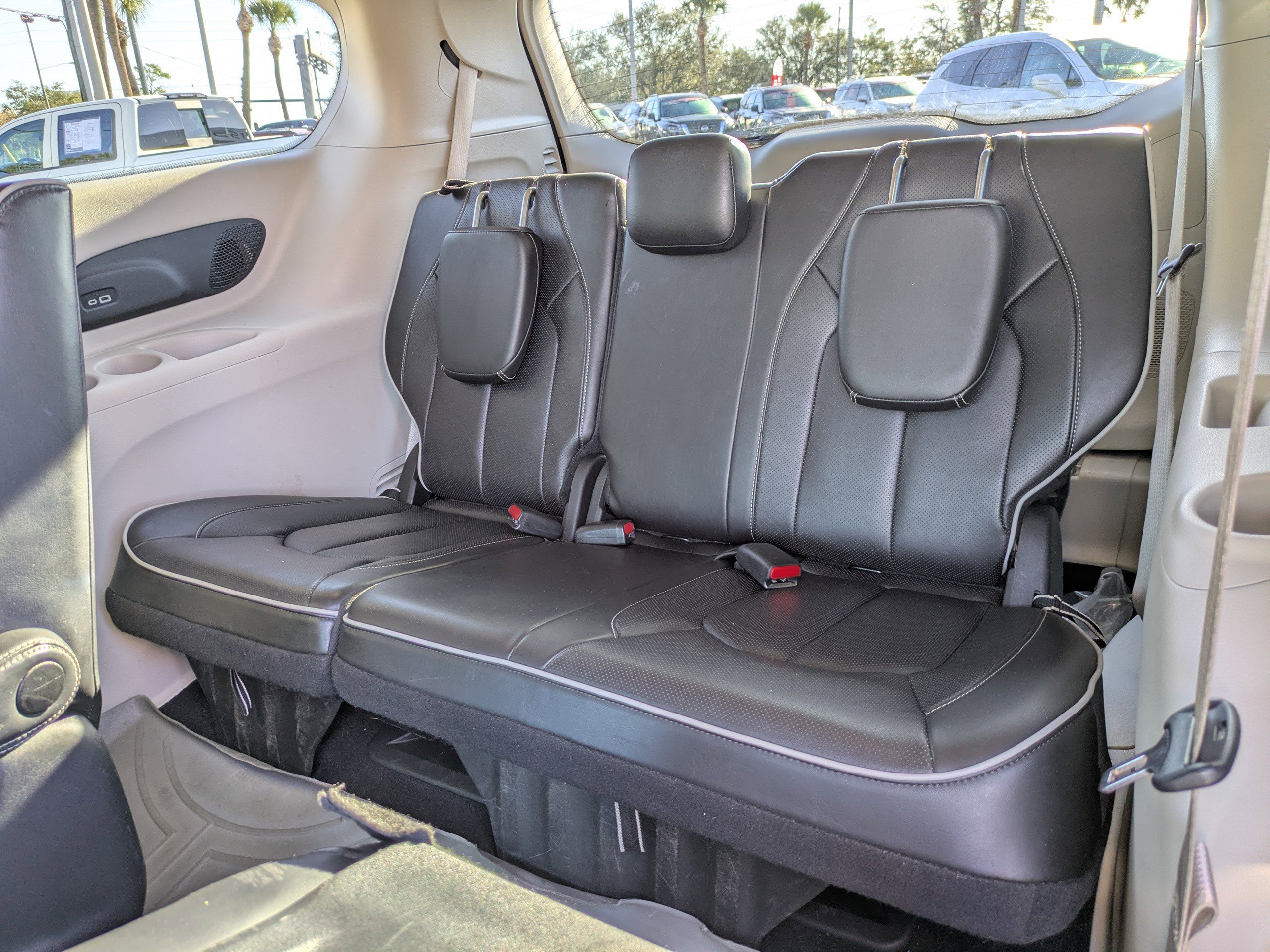 Used 2023 Chrysler Pacifica Limited image 15