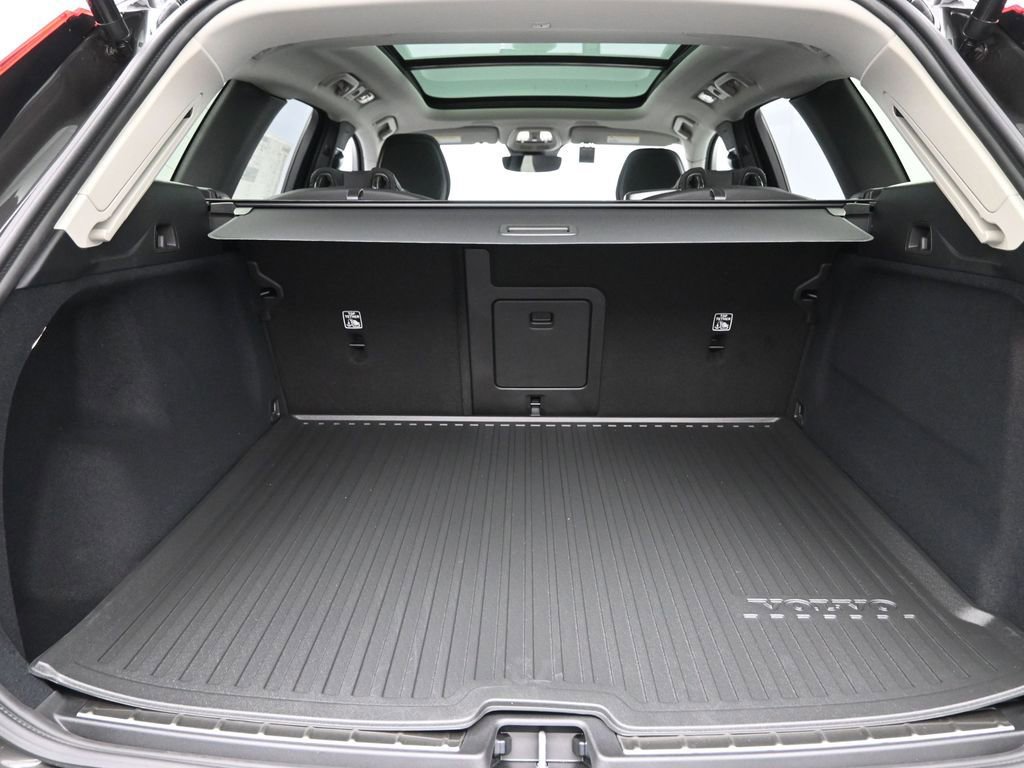 New 2025 Volvo XC60 B5 Plus w/ Protection Package Premier image 26