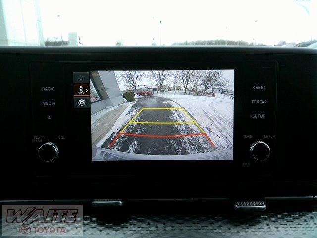 Used 2023 Kia Carnival LX image 14