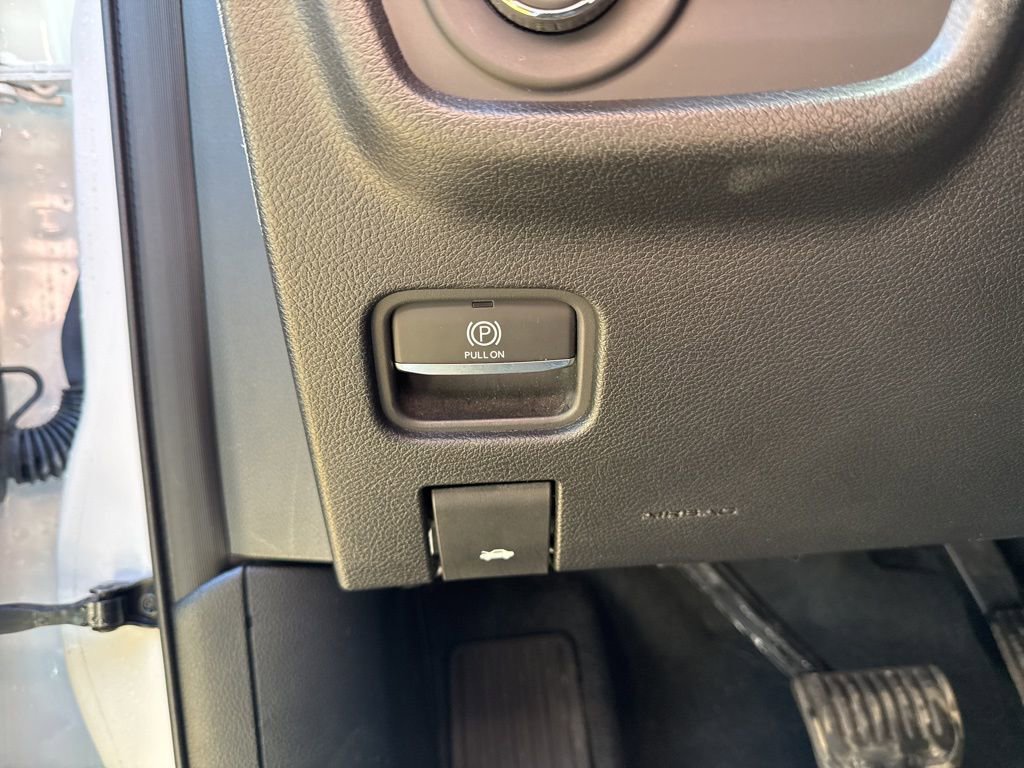 Used 2023 Jeep Grand Cherokee Laredo w/ Luxury Tech Group I image 26