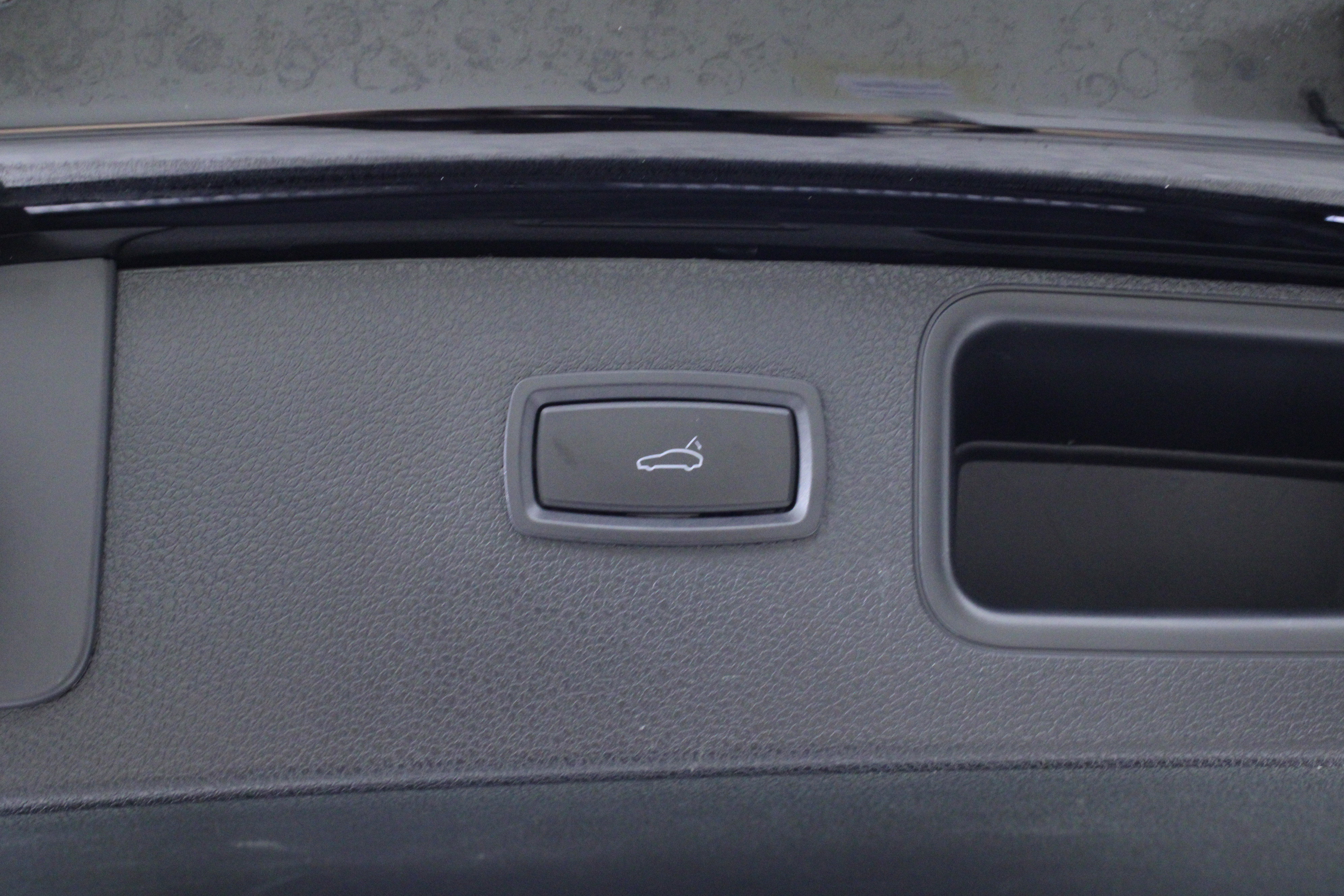 Used 2020 Porsche Macan image 11