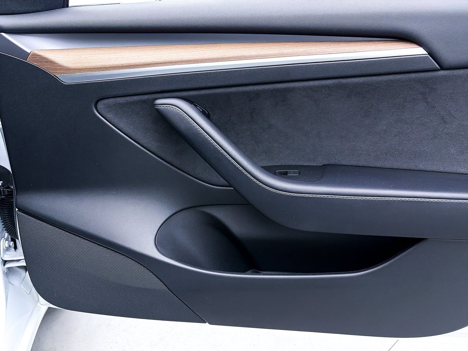 Used 2023 Tesla Model 3 Standard Range image 29