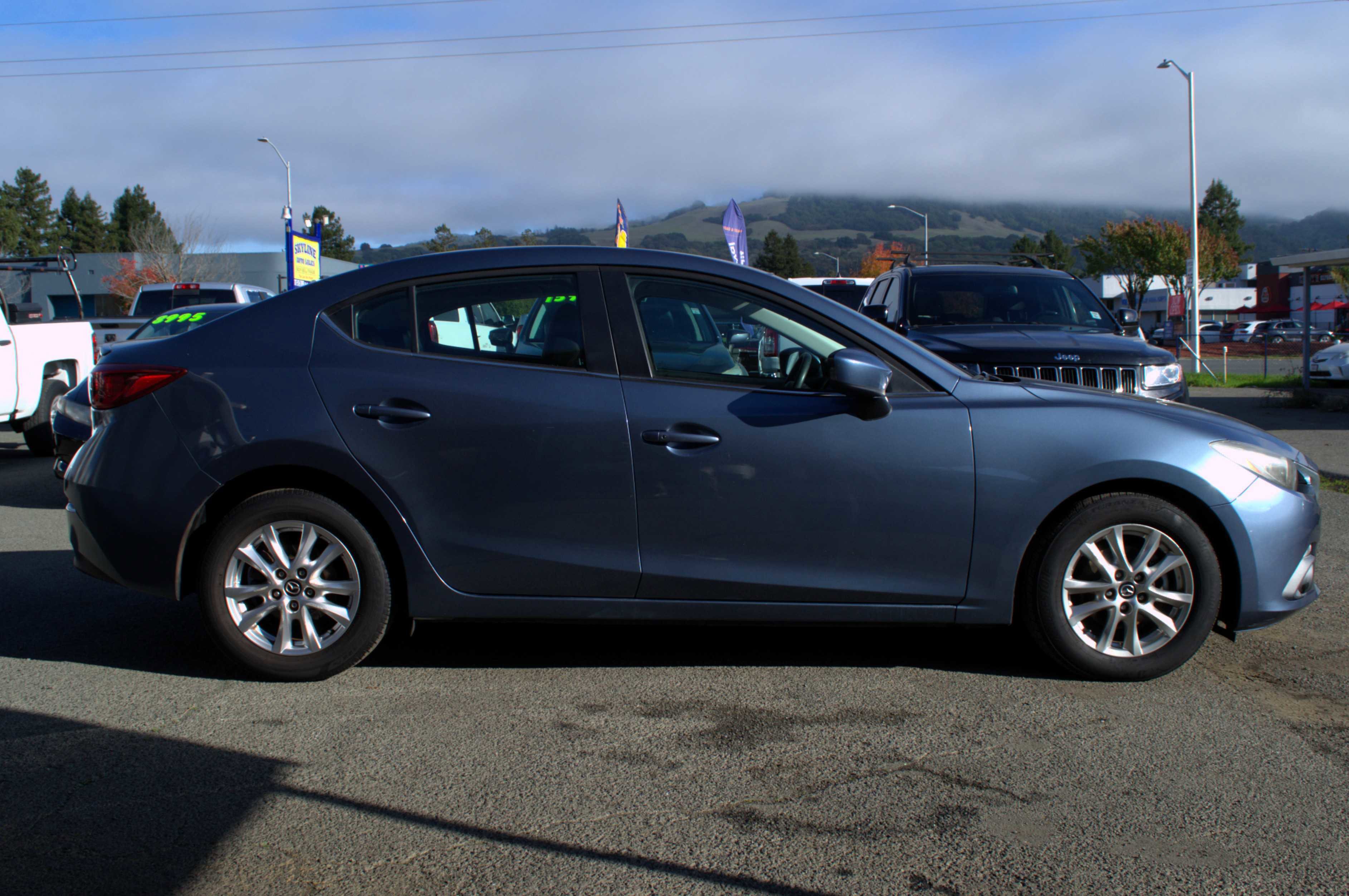 Used 2015 MAZDA MAZDA3 i Grand Touring image 2