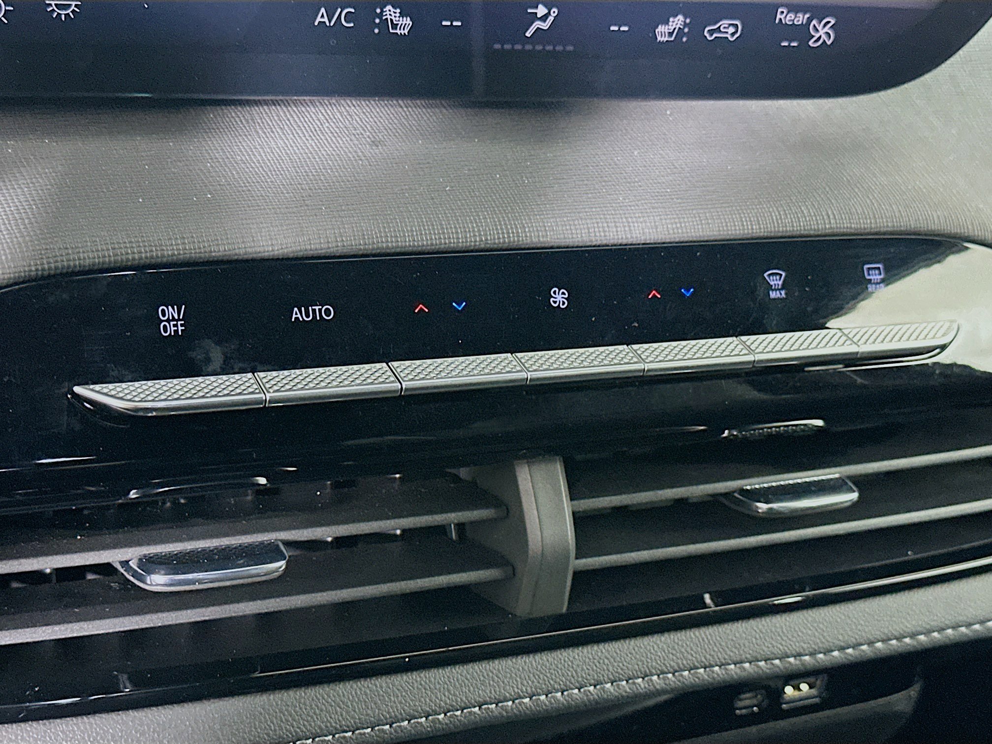 Used 2025 Buick Enclave Preferred image 23