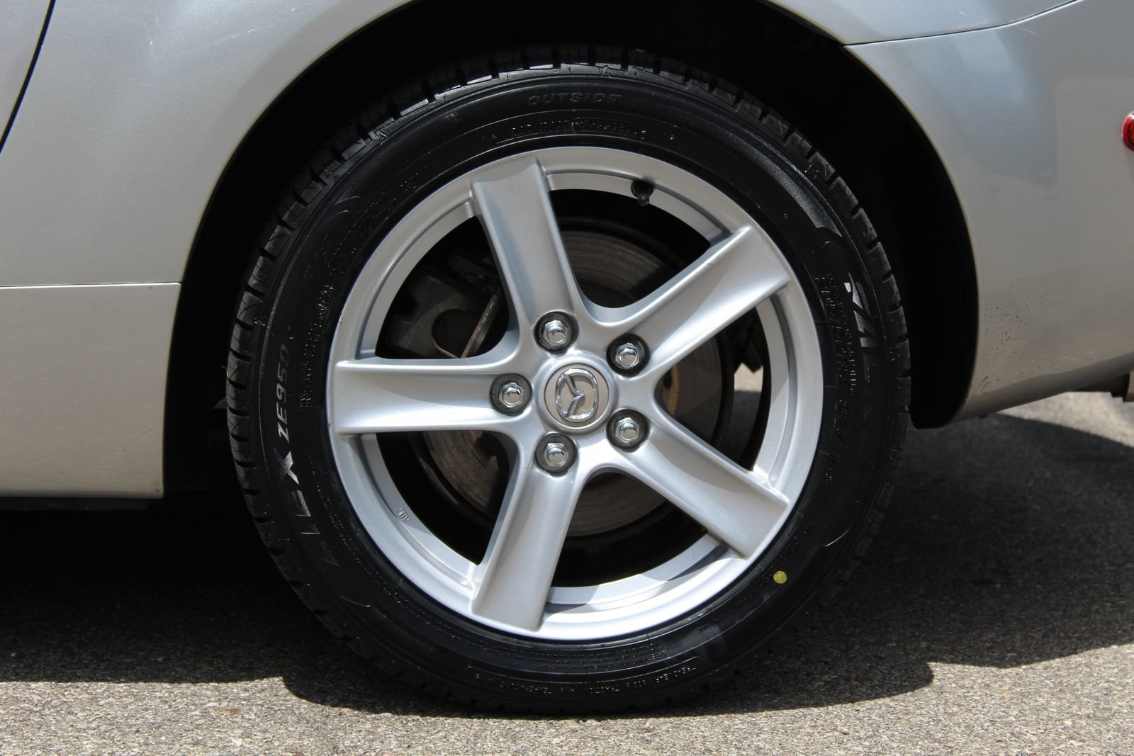 Used 2006 MAZDA MX-5 Miata Touring RWD image 25
