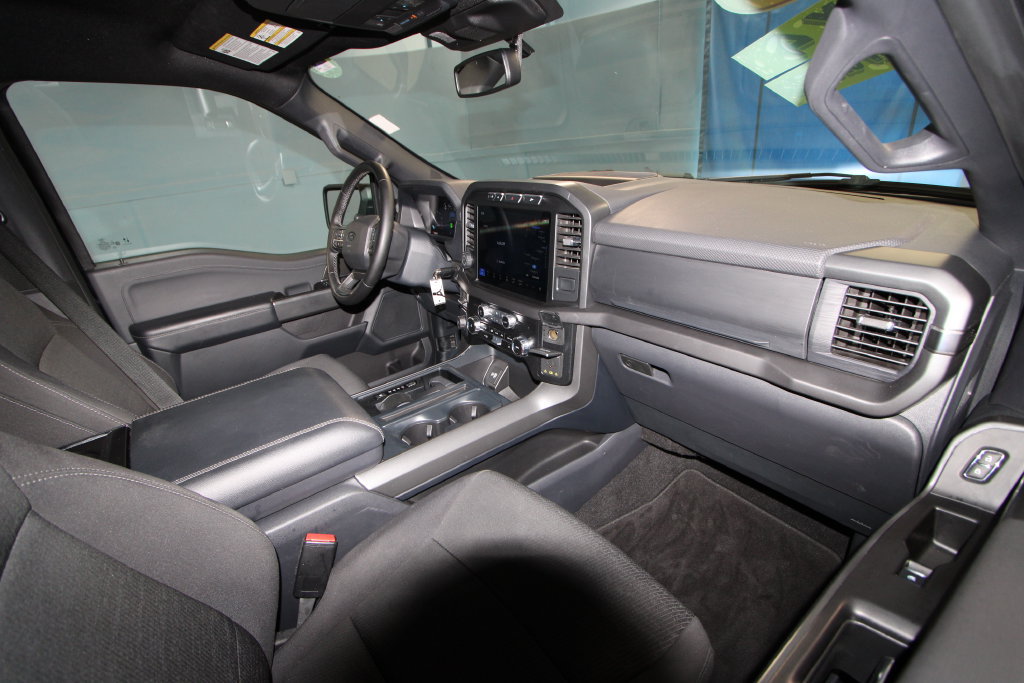 Used 2024 Ford F150 XLT w/ XLT Black Appearance Package RWD image 20
