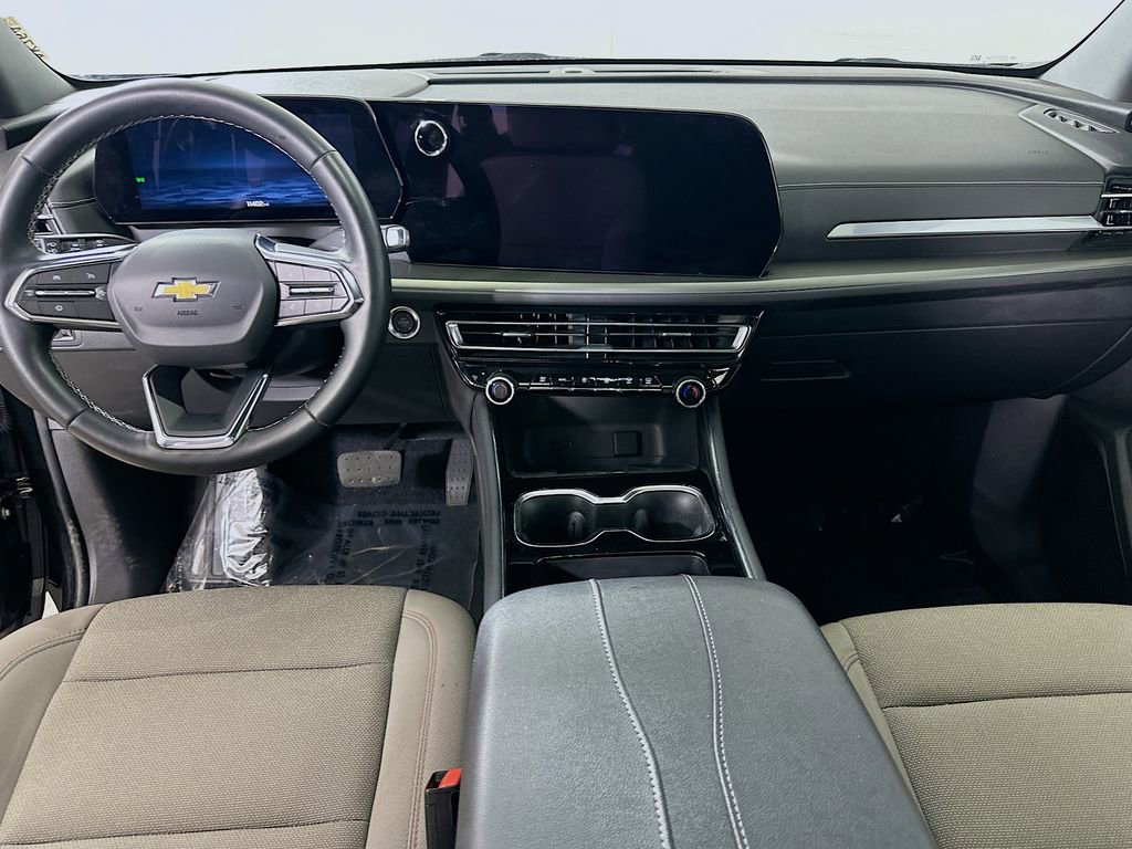 Used 2025 Chevrolet Traverse LT image 19