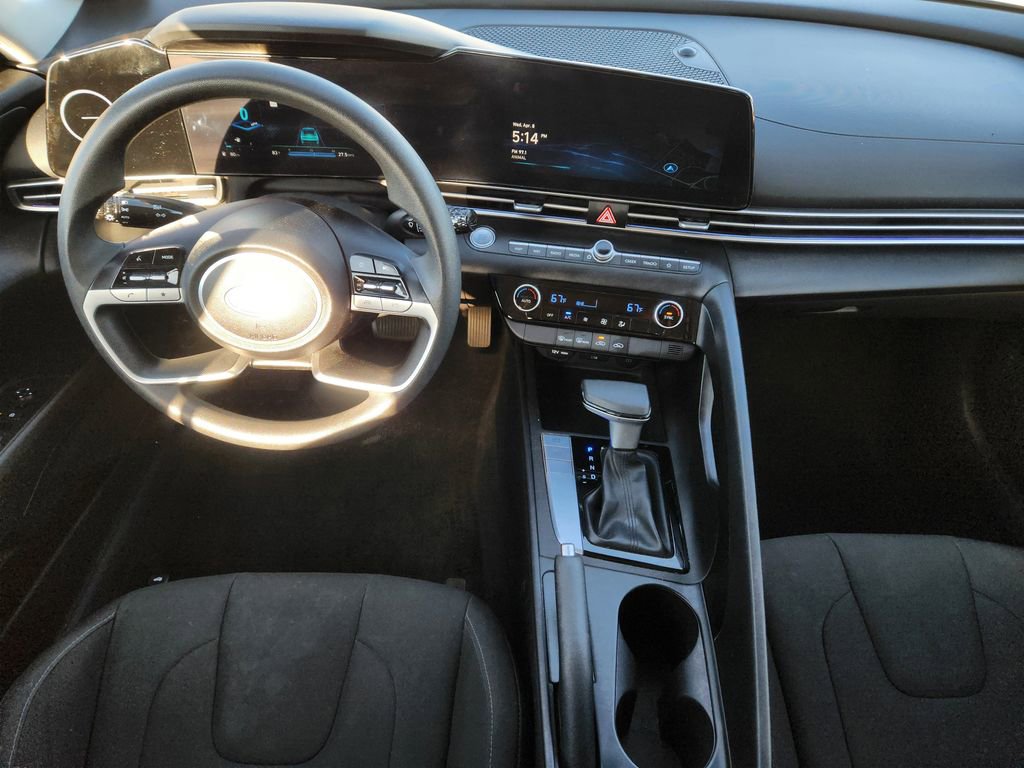 Used 2024 Hyundai Elantra SEL image 30