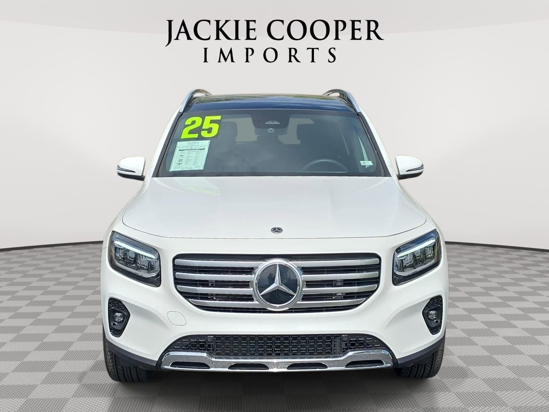 Used 2025 Mercedes-Benz GLB 250 image 2