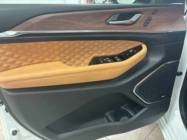 Used 2023 Jeep Grand Cherokee L Summit w/ Luxury Tech Group V RWD image 20