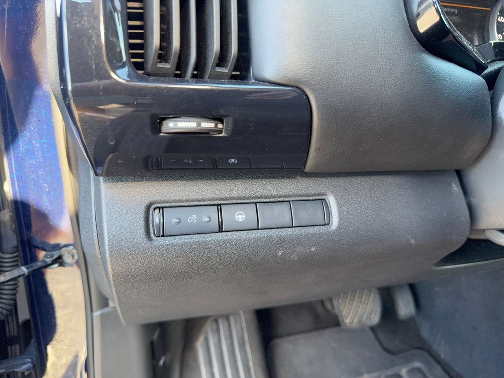 Used 2024 Nissan Pathfinder SV AWD/4WD image 13