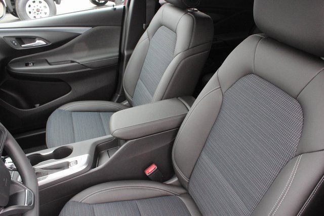 New 2025 Buick Envista Preferred w/ Convenience II Package image 2