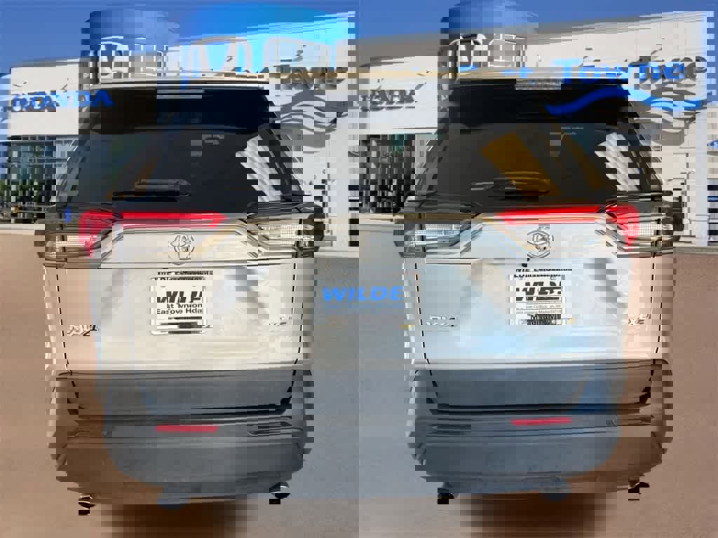 Used 2021 Toyota RAV4 XLE Premium image 7