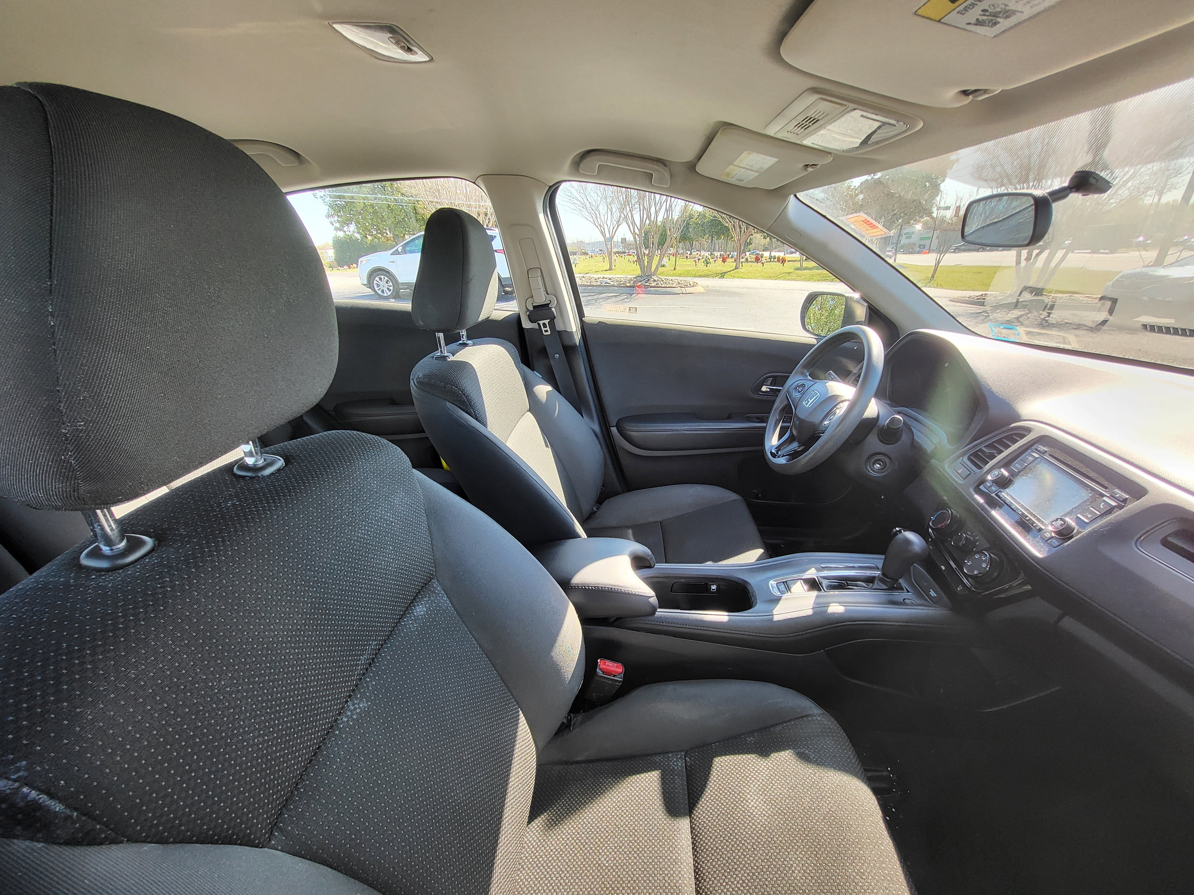 Used 2019 Honda HR-V LX image 9