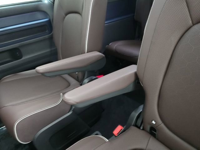 Certified 2025 Volkswagen ID. Buzz Pro S Plus AWD/4WD image 28