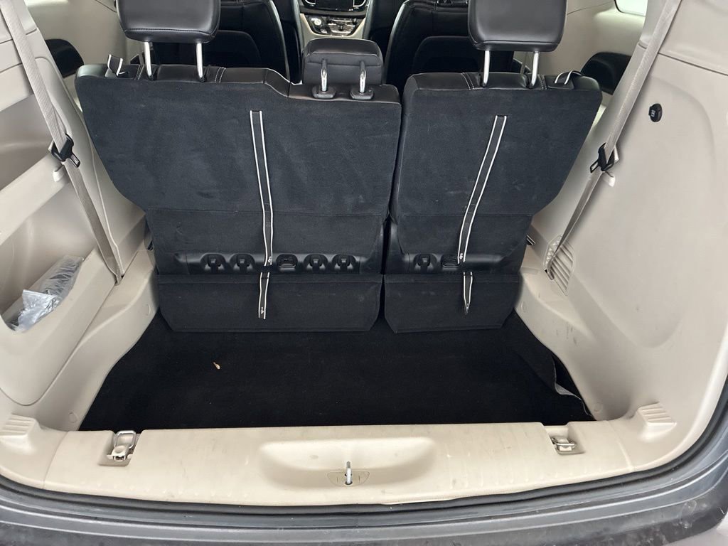 Used 2023 Chrysler Pacifica Touring-L image 6