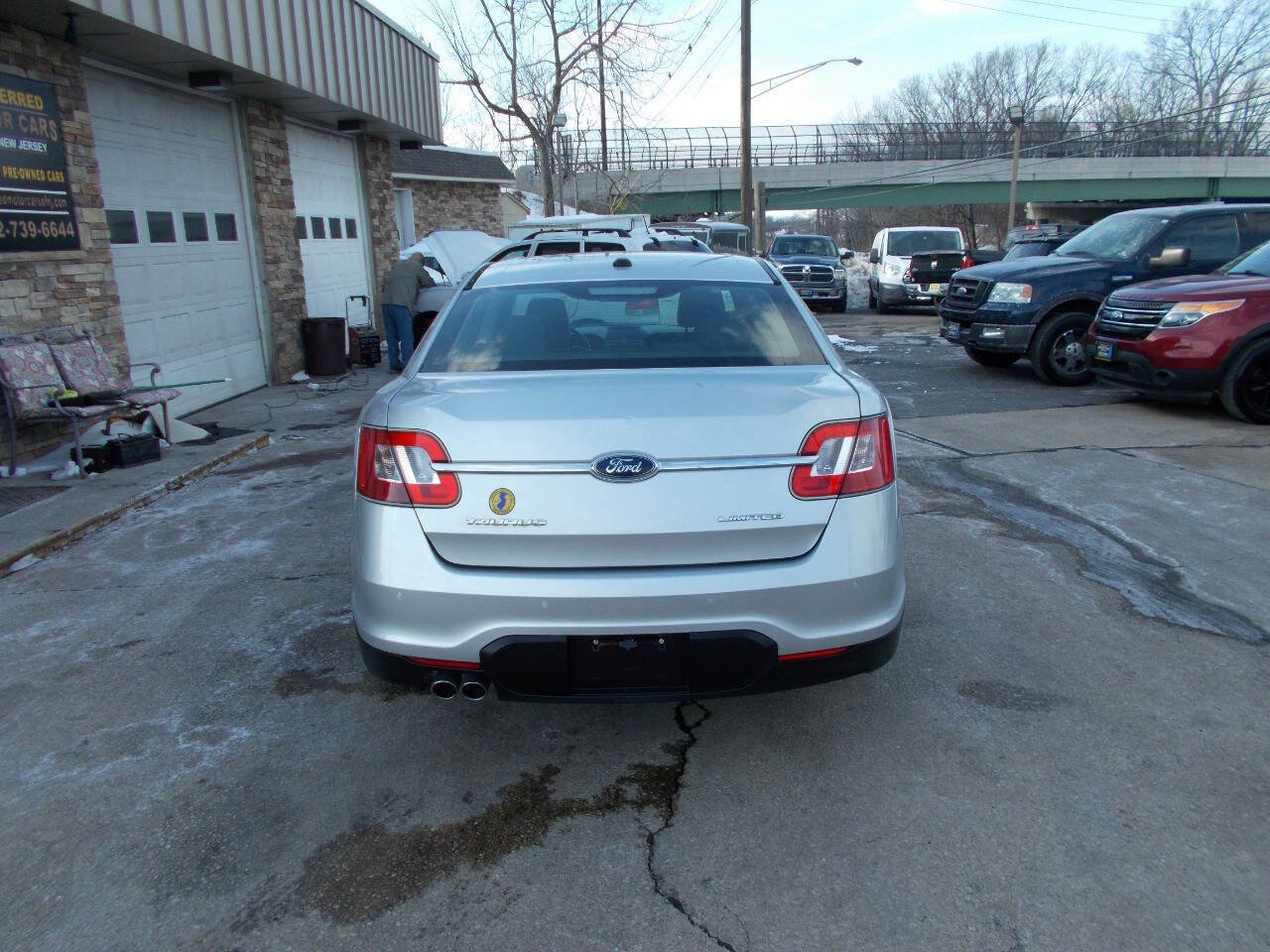 Used 2010 Ford Taurus Limited image 4