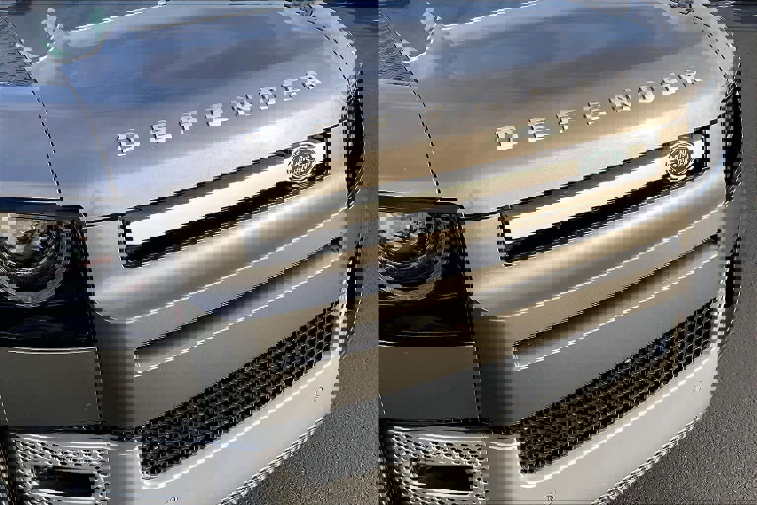 Used 2023 Land Rover Defender 110 SE image 32